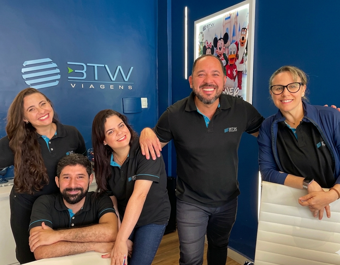 Cleia, Nilton, Rafa, Ernandes e Gabi - Equipe BTW Viagens